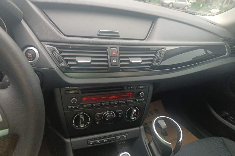 Used BMW X1 2014 sDrive18i Fashion Model Audio And AC Panel