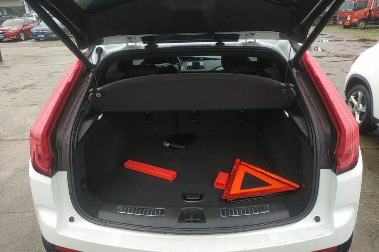 Used Cadillac XT4 2020 28T Two-Wheel-Drive Leading Version Trunk