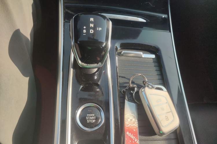 Used SOL X8 2021 300T DCT Luxury Smart Connect Edition 5 Seats
