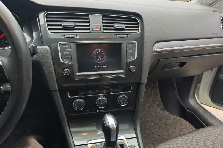 Used Volkswagen Golf 2017 1.6L Automatic Comfort Million-Vehicle Anniversary Edition
