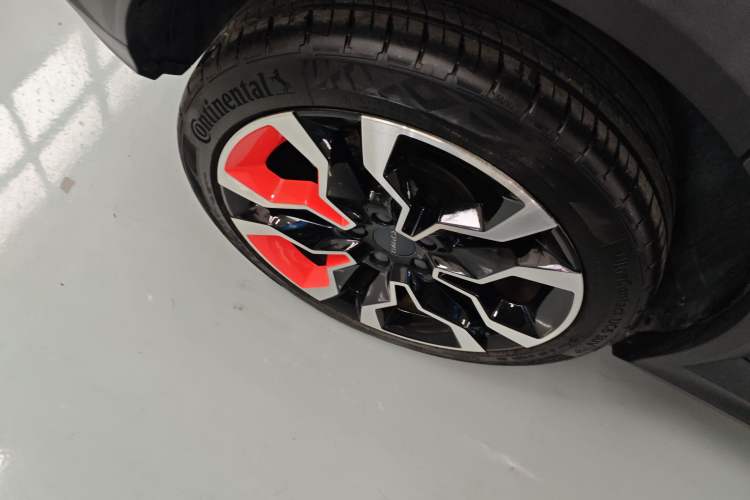 Used Lynk & Co 06 2021 1.5T Shero Pink Special Edition Right Rear Wheel Hub