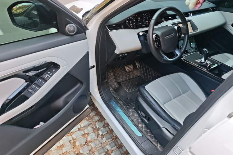 Used Land Rover Range Evoque 2020 249 PS R-DYNAMIC S Black Edition Sport Version Driver Seat