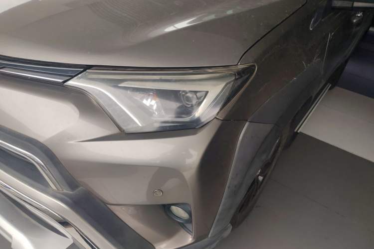 Used Toyota RAV4 2019 2.0L CVT Two-Wheel Drive Fashion X Limited Edition China VI Standard
