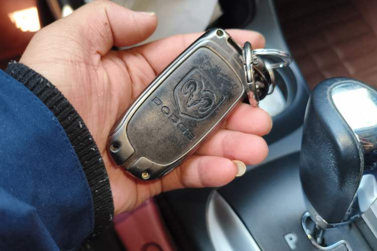 Used Dodge Journey 2013 2.4L Two-Wheel Drive Luxury Version