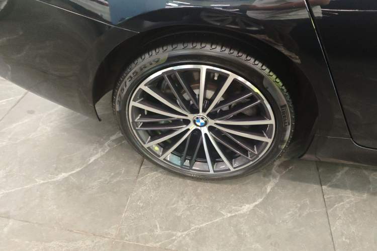 Used BMW 5 Series 2022 Restyled 530Li Leading Edition M Sport Package Right Rear Wheel Hub