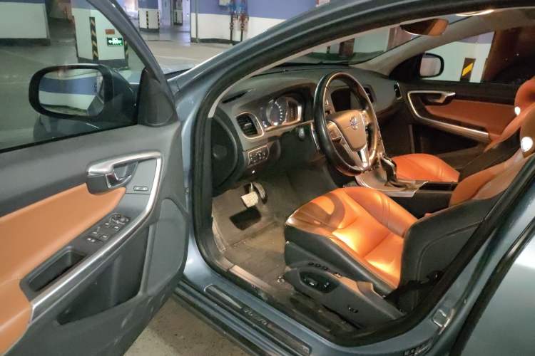 Used Volvo V60 2017 T5 Zhiya Edition China V Standard
