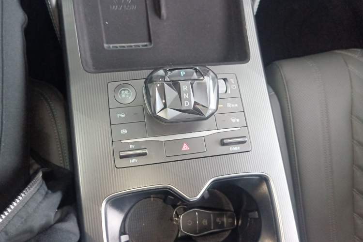 Used BYD Song L DM-i 2025 Intelligent Driving Version 160 km Beyond-Range Type Gear Lever