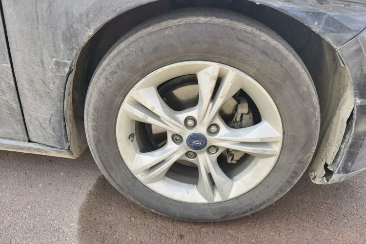 Used Ford Focus 2012 Sedan 1.6L Manual Fashion Edition
