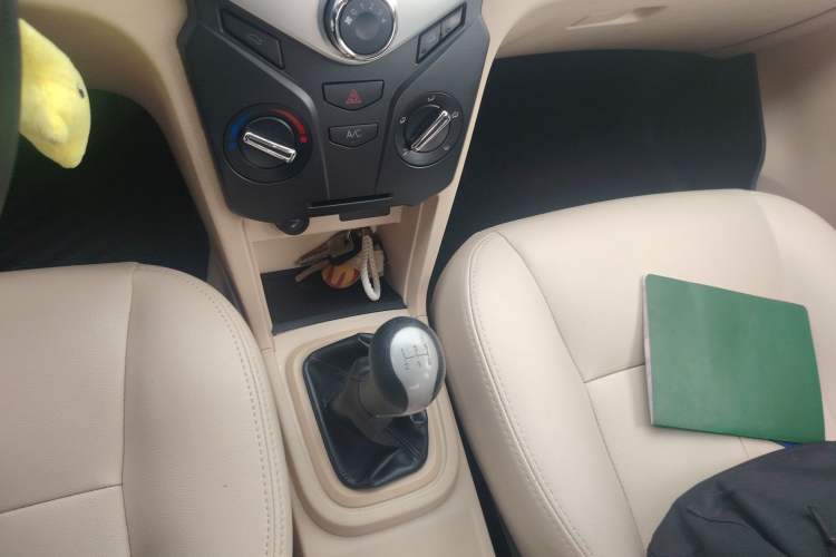Used Chery Fengyun 2 2013 Hatchback 1.5L Manual Ruiyi Edition Gear Lever