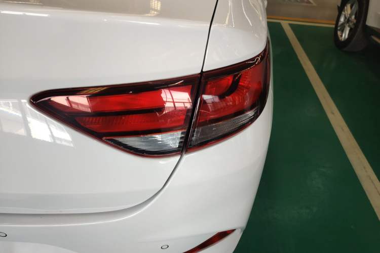 Used Hyundai Celesta 2018 1.6L Automatic GL Enjoyment Edition China VI compliant Right Rear Taillight