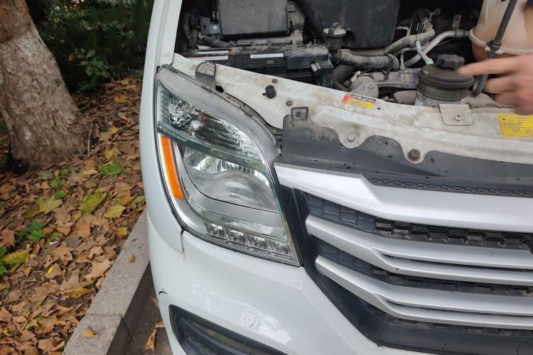 Used SAIC MAXUS Xintu V80 2019 2.0T Plus 6-Speed Manual – Aoyuntong Short Wheelbase Mid-Roof Design 5/6-Seater
