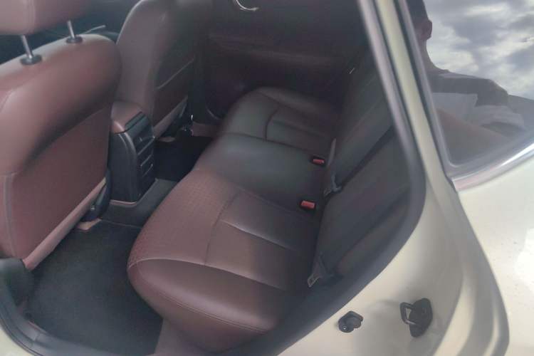 Used Nissan Tiida 2013 1.6L CVT Cool Cafe Edition