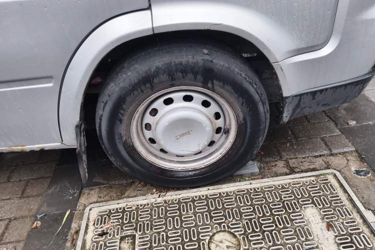 Used JMC Transit 2019 2.8T Commercial Version Short Wheelbase Mid-Roof 6-Seater China VI JX493