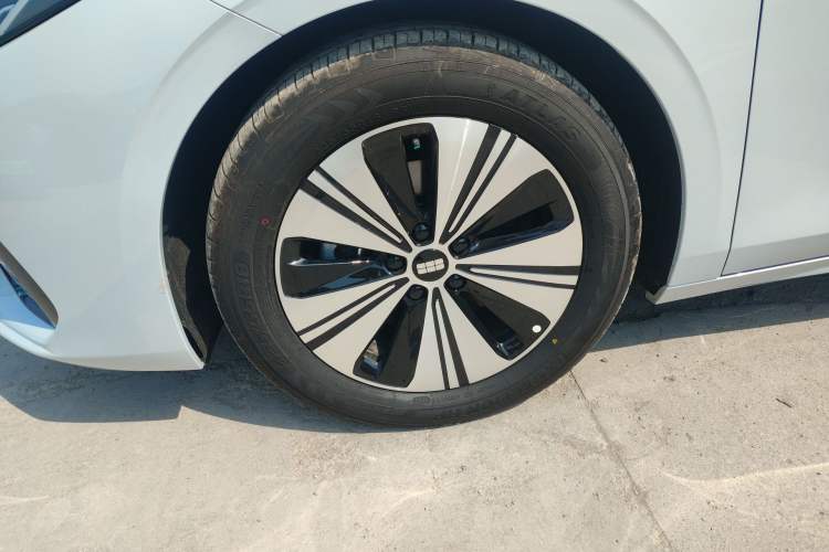 Used Geely Galaxy A7 2025 Model EM-i 150km Prestige Edition
