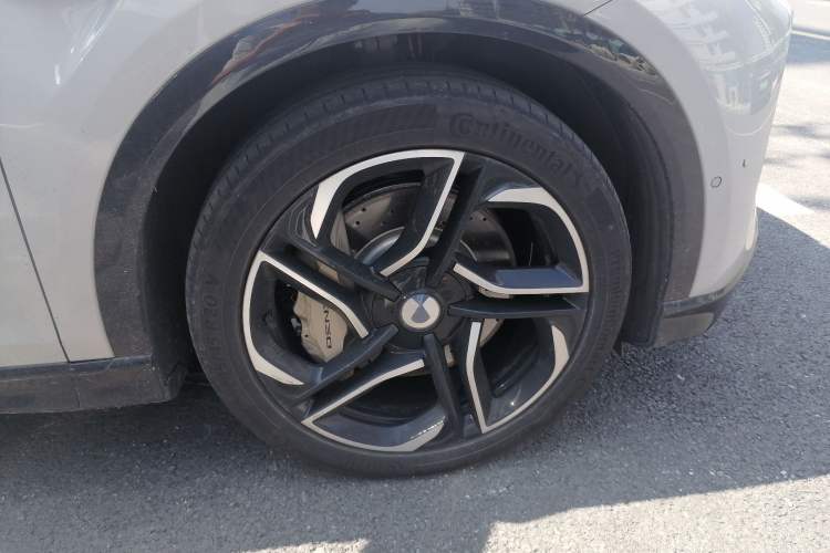 Used Denza N7 2024 630 All-Wheel Drive Intelligent Driving Ultra Version Right Front Wheel Hub