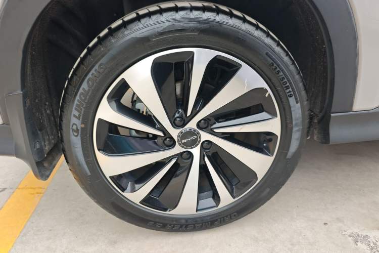 Used BYD Song PLUS New Energy 2023 Champion Edition EV 520KM Prestige Model
