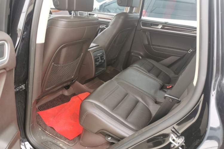 Used Volkswagen Touareg 2011 3.0 TSI Comfort Version Left Rear Seat