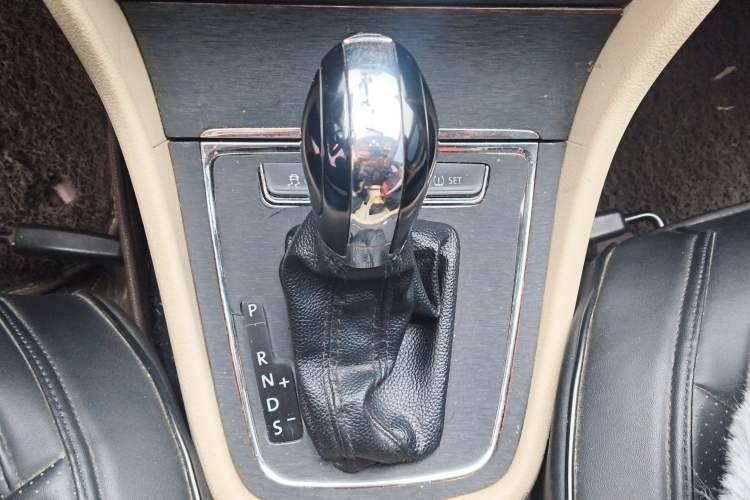 Used Volkswagen Lavida 2013 1.6L Automatic Comfort Edition
