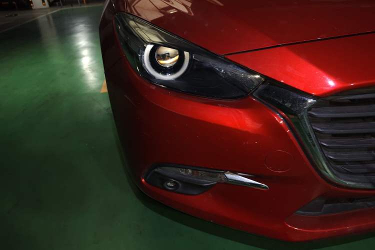 Used Mazda 3 Axela 2017 Sedan 1.5L Automatic Luxury Model Emission Standard China V
