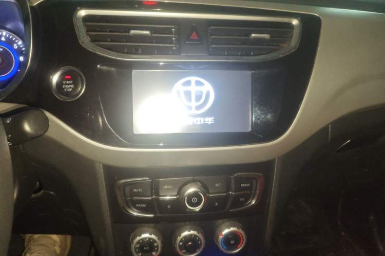 Used Brilliance V3 2015 1.5L Automatic Smart Version Audio And AC Panel