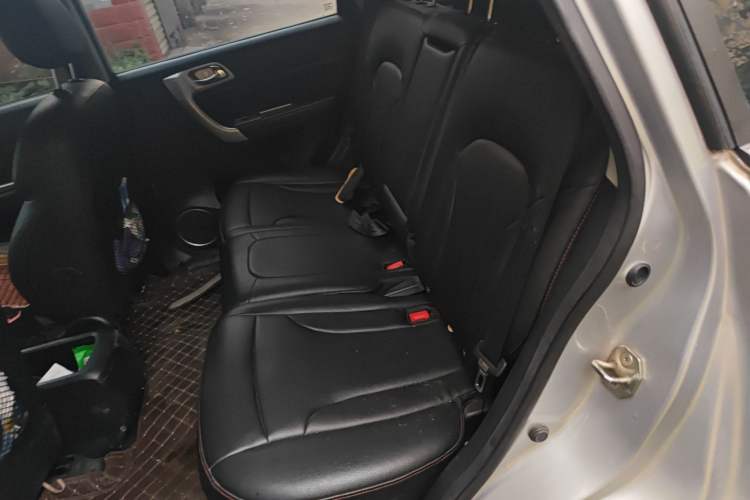 Used Haval H6 2015 Upgraded Model 1.5T Manual Two-Wheel Drive Elite Version
