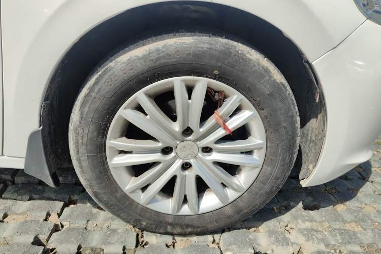 Used Peugeot 301 2016 1.6L Manual Comfort Edition Right Front Wheel Hub