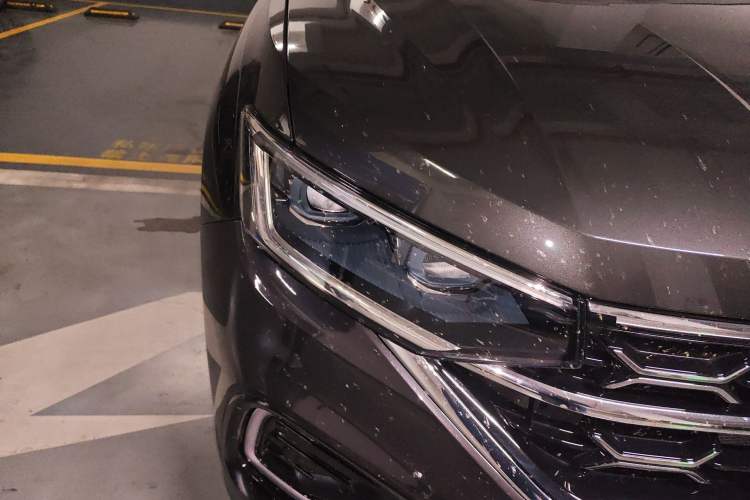 Used Volkswagen Tayron 2024 300TSI Two-Wheel-Drive Luxury Plus Advanced Version Right Front Headlight