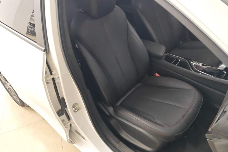 Used Buick Verano 2023 Pro GS Hunter Wind Edition Right Front Seat