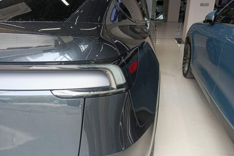 Used Tesla Model Y 2025 Rear-Wheel-Drive Version Right Rear Taillight