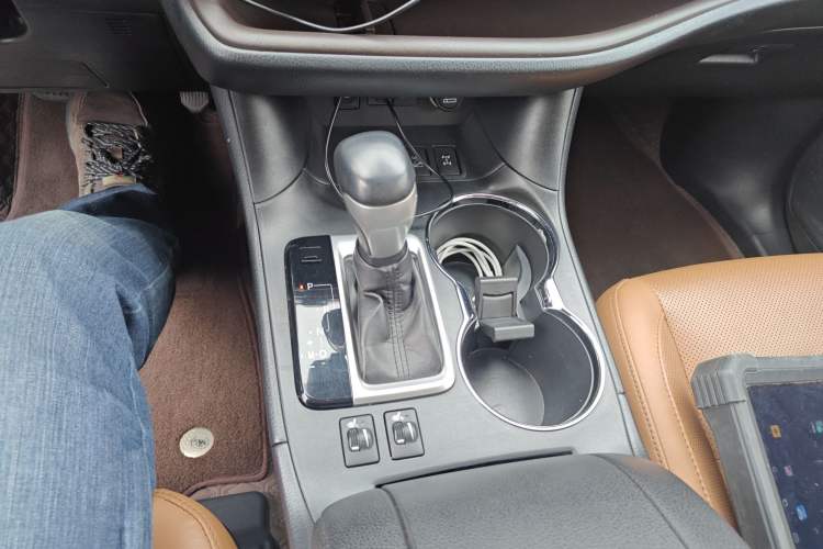 Used Toyota Highlander 2018 2.0T Four-Wheel Drive Knight Edition 7 Seats China VI Standard Gear Lever