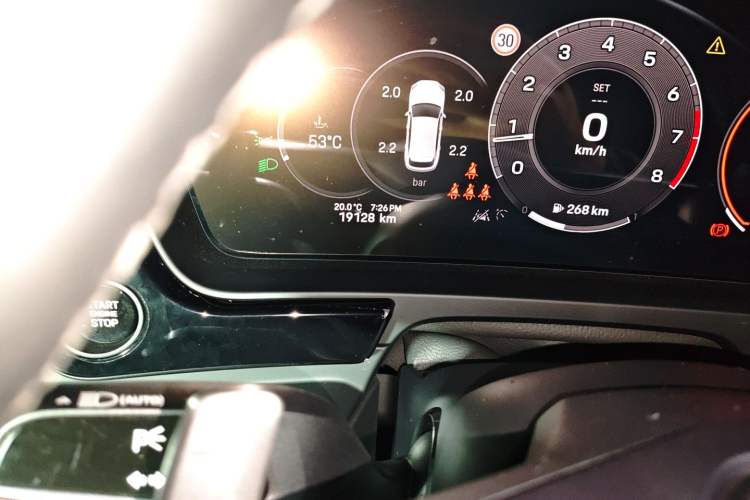 Used Porsche Cayenne 2024 Cayenne 3.0T Odometer Close Up