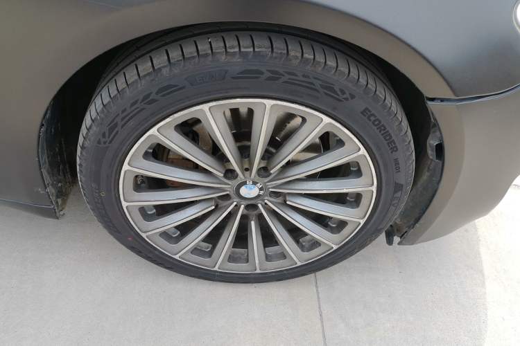 Used BMW 7 Series 2011 730Li Elegant Model Right Front Wheel Hub