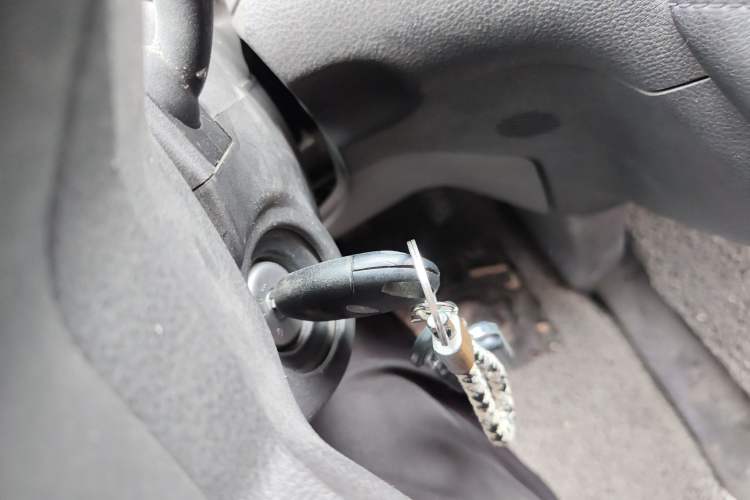 Used Ford Transit 2017 2.0T Diesel Multi-Purpose Commercial Vehicle Short Wheelbase Low Roof China V Standard