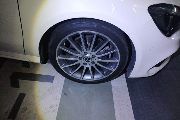 Used Mercedes-Benz CLA 2018 CLA 220 4MATIC Right Front Wheel Hub