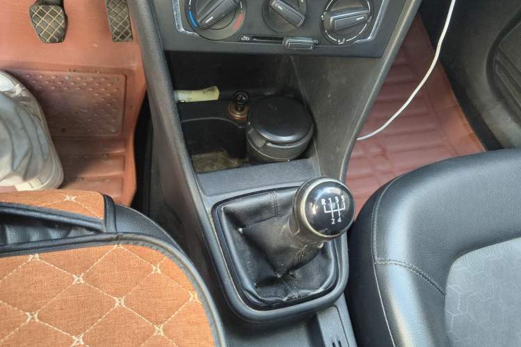 Used Volkswagen Santana 2015 1.6L Manual Comfort Edition Gear Lever