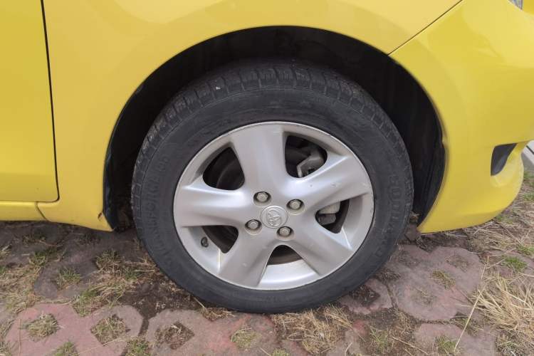 Used Toyota Yaris 2011 1.6E Automatic Charm Edition Right Front Wheel Hub