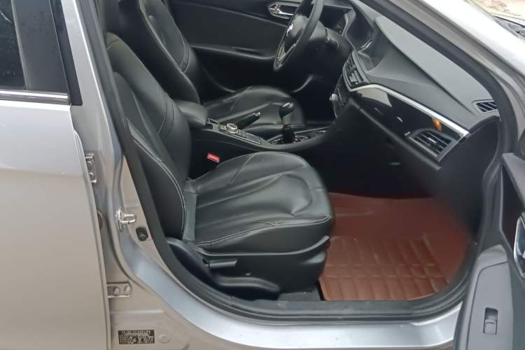 Used Soueast V5 Lingzhi 2015 Plus 1.5L Manual ZhiZun Version