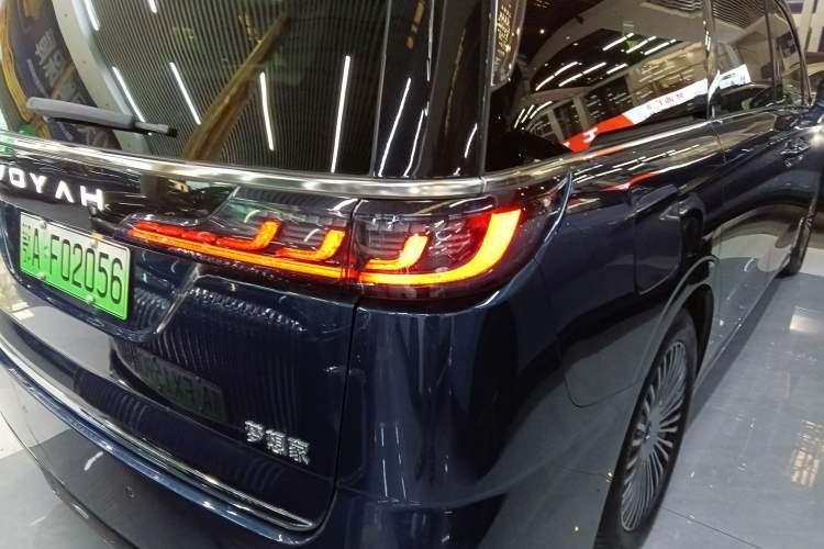 Used VOYAH Dream 2025 PHEV Four-Wheel-Drive Flagship Kunpeng Edition
