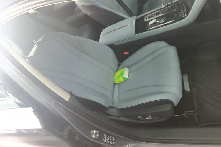 Used Hongqi H5 PHEV 2025 170 Super Hybrid Version Right Front Seat