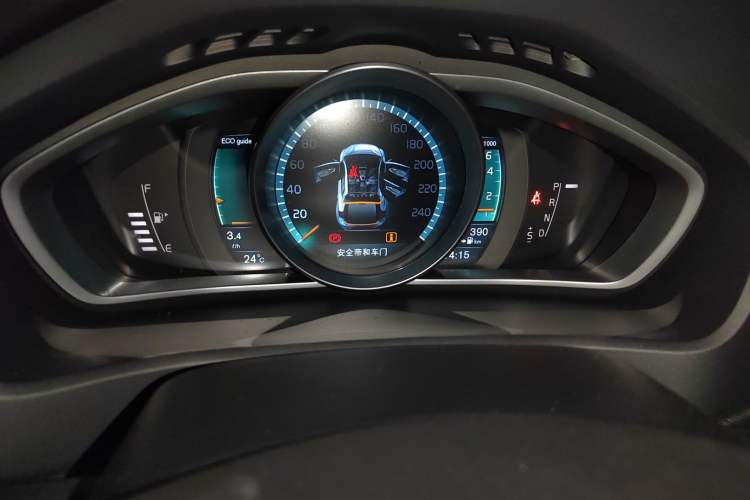 Used Volvo V40 2016 T4 Smart Luxury Edition Instrument Cluster