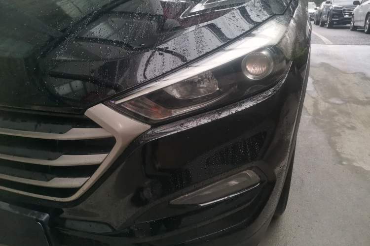 Used Hyundai Tucson 2018 1.6T Dual-Clutch Two-Wheel Drive 15th Anniversary Special Edition Left Front Headlight