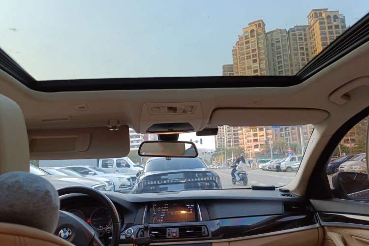 Used BMW 5 Series 2013 525Li Leading Model
