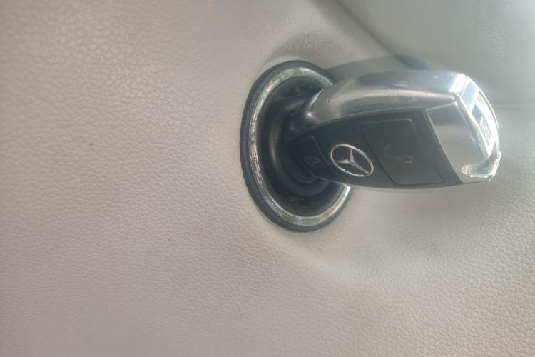 Used Mercedes-Benz R-Class 2010 R 300 L Luxury Model