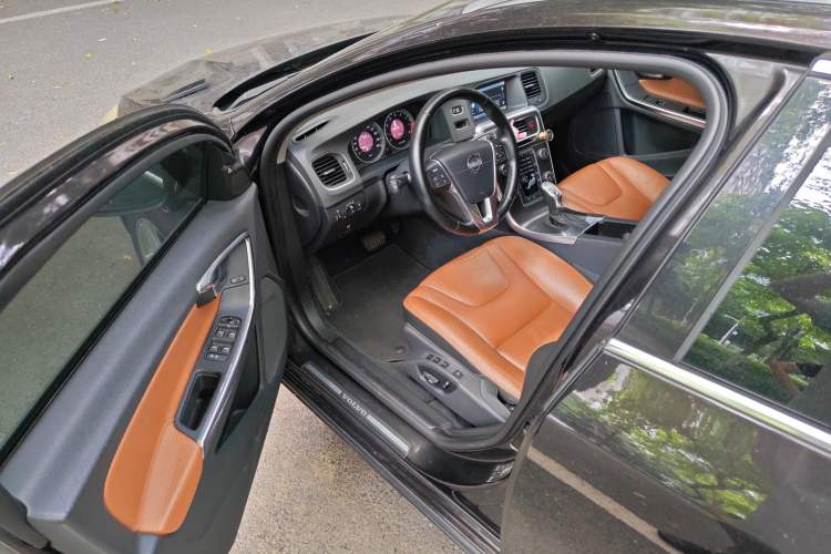 Used Volvo V60 2013 T5 Smart Edition Driver Seat