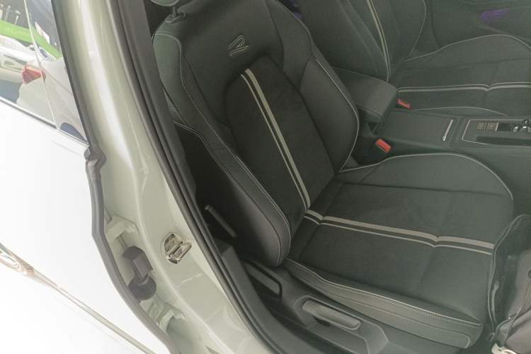 Used Volkswagen Golf 2021 280TSI DSG R-Line
