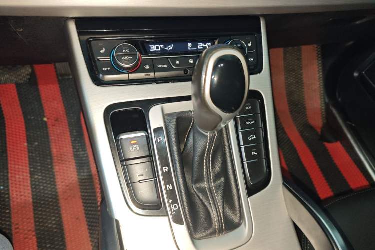 Used Geely Auto Emgrand X7 Sport 2016 1.8TD Automatic Smart Model Gear Lever