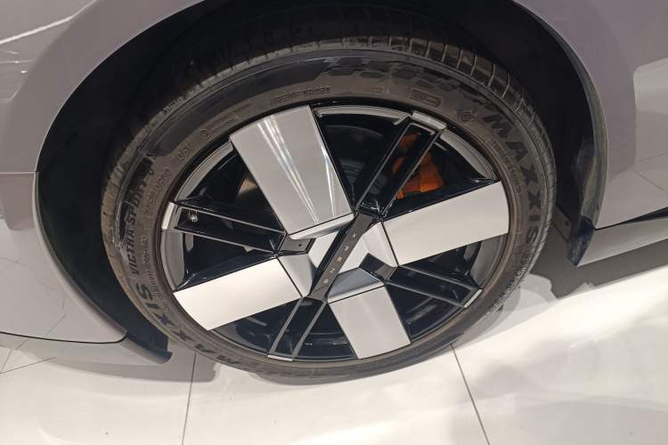 Used XPeng P7 2025 Model—750 All-Wheel-Drive High-Performance Ultra Exterior 8