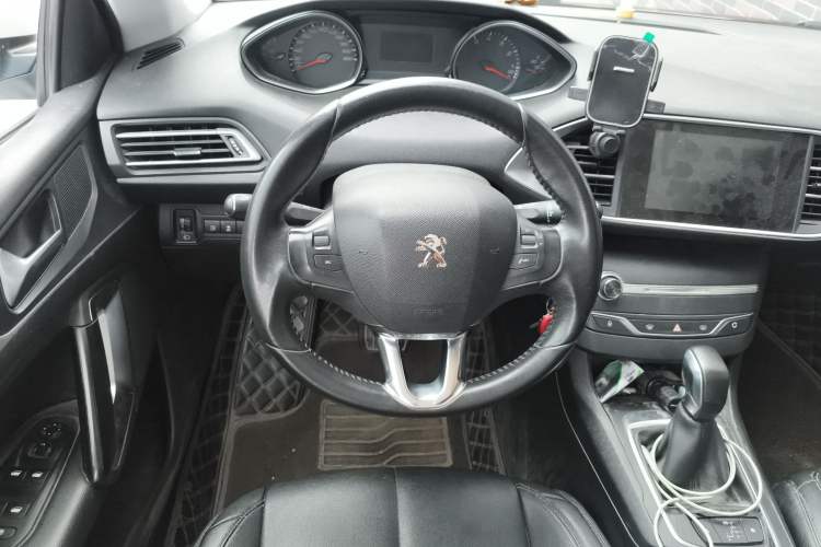 Used Peugeot 308S 2015 1.2T Automatic Jingchi Edition Steering Wheel