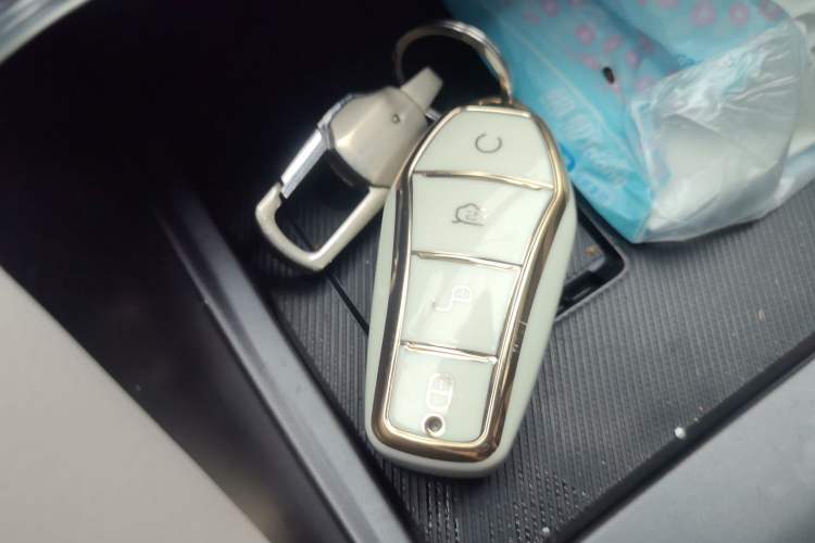 Used BYD Song PLUS New Energy 2025 EV Intelligent Driving Version 520km Premium Model Vehicle Key