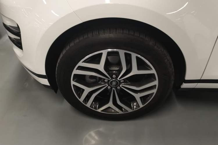 Used Land Rover Range Evoque 2024 Aurora L 249 PS Prestige Light-Chasing Edition Left Front Wheel Hub